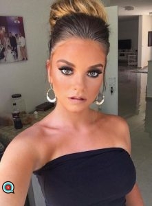 רוני ברכאל מכירה את הזוויות של הסלפי