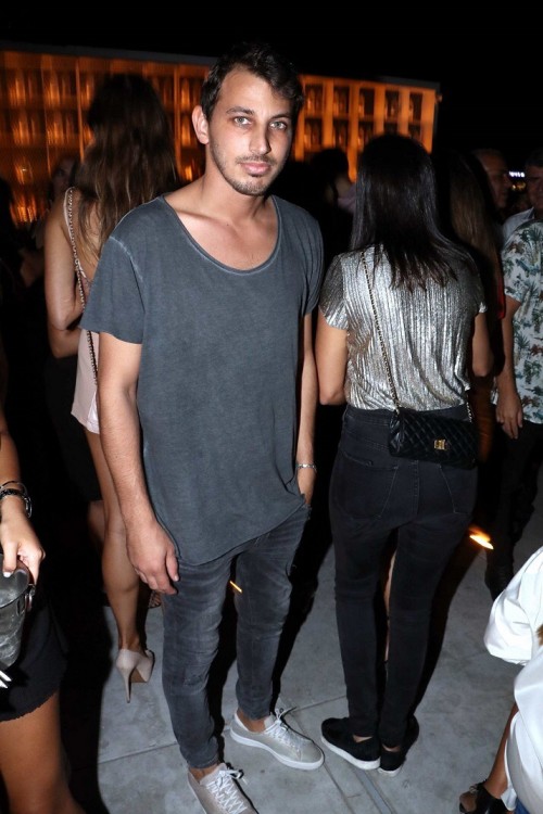 5AD04801-2152-4C4E-8716-8FFBA5881C3C